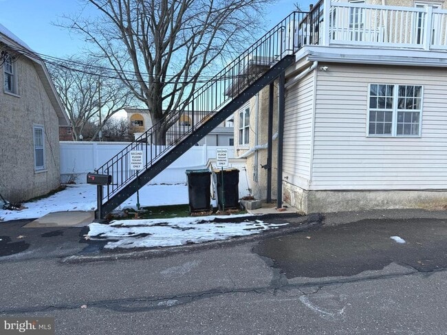 Building Photo - 134 N Main St