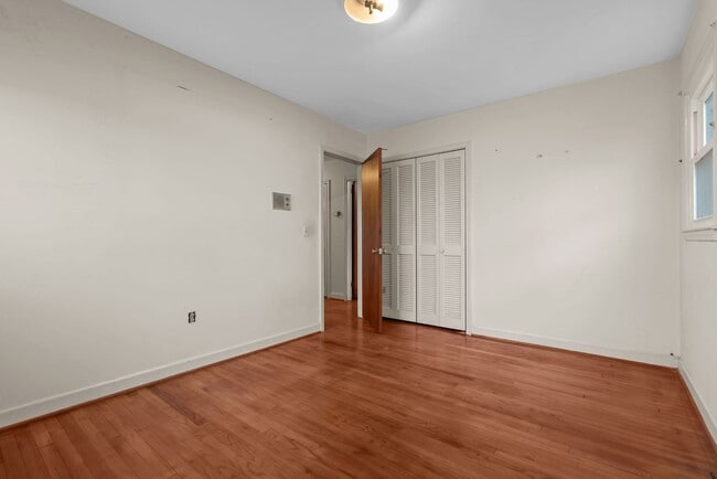 Building Photo - Charming 3-bedroom, 2-bath traditional home situated less than two miles from Clemson University!