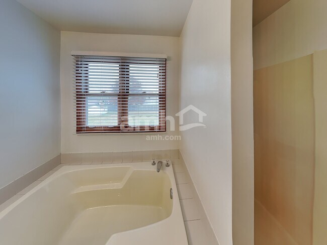 Building Photo - 1113 Geneva St