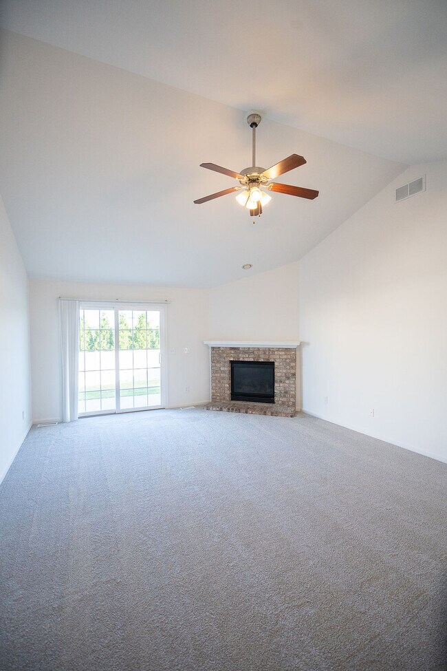 Building Photo - 642 Sedgegrass Dr
