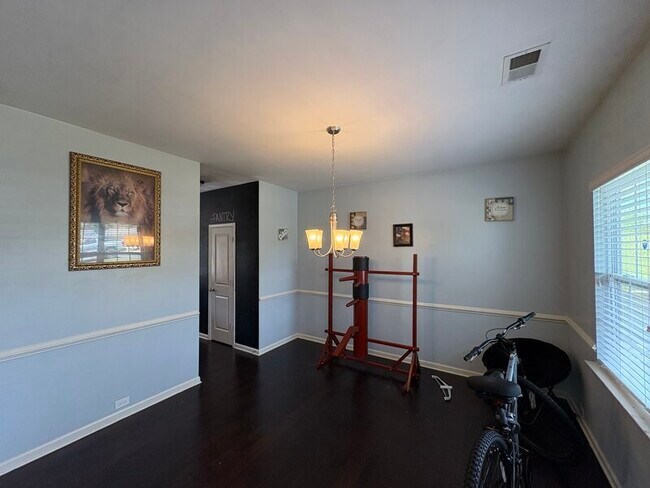 Building Photo - 1174 Primrose Dr