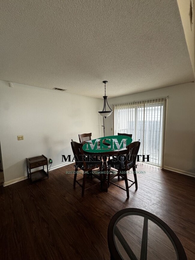 Building Photo - 212 Sugar Mill Dr