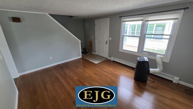 Building Photo - 158 Beech St