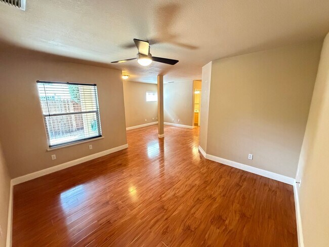 Building Photo - 4 Bedroom | 3.5 Bathroom | Single family home in Downtown Sacramento
