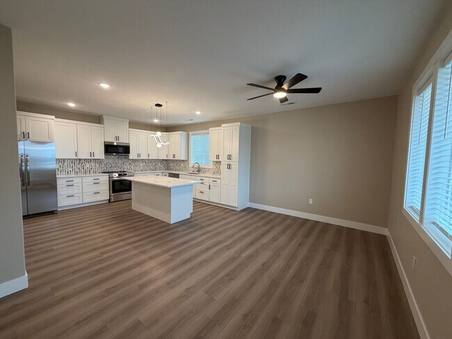 Building Photo - 2121 Carr Rd