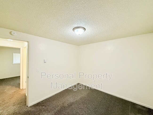 Building Photo - 7420 NE Hazel Dell Ave