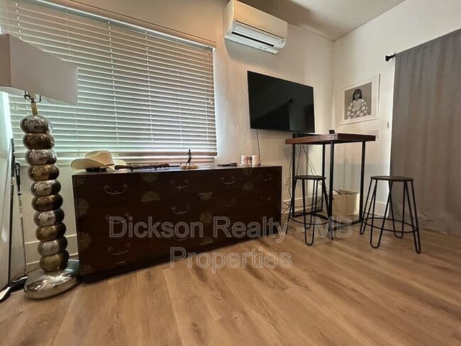 Building Photo - 1240 Plumas St