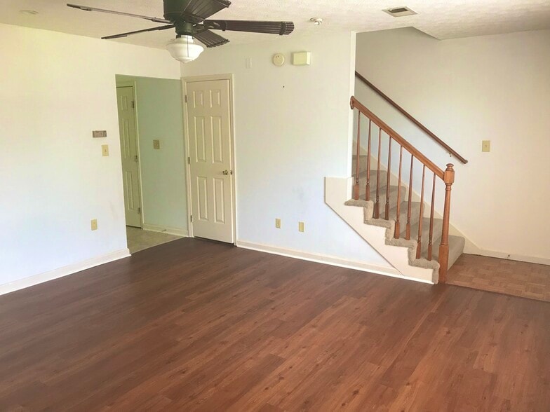 Building Photo - 400 Wabarto Way