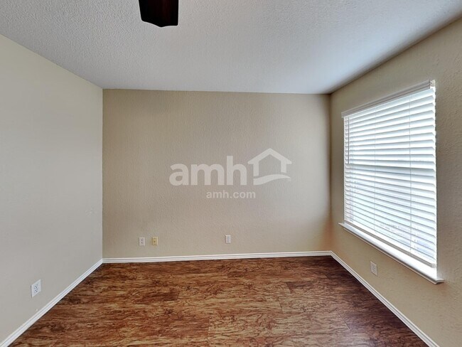 Building Photo - 105 Paige Bend