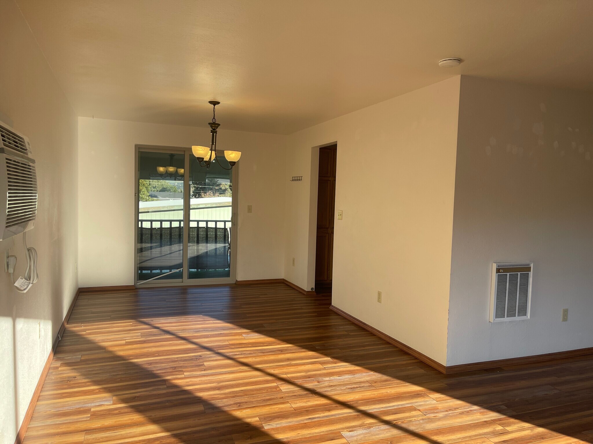 Building Photo - 609 Princeton Ave N