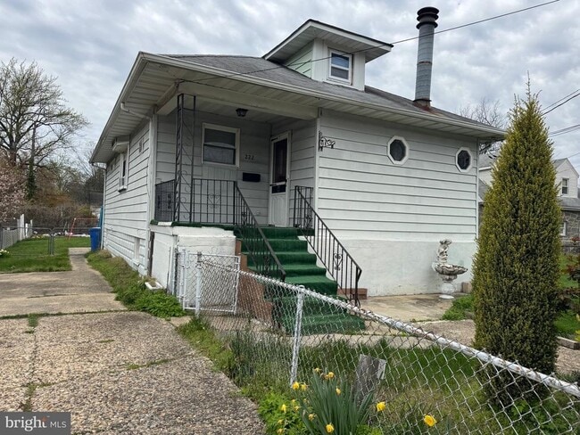 Primary Photo - 222 Glenwood Ave