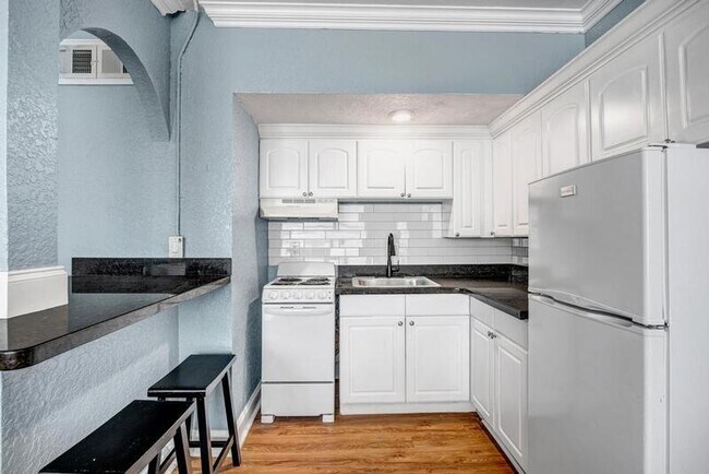 Building Photo - 311 W Ashley St