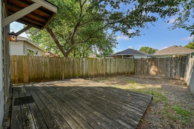Building Photo - 1531 Parkfield Cir