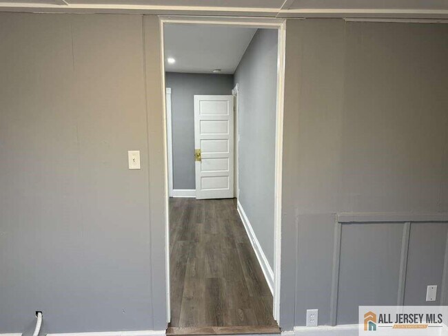 Building Photo - 107 Parkway Ave