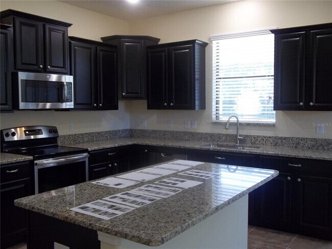 Building Photo - 20014 Date Palm Way