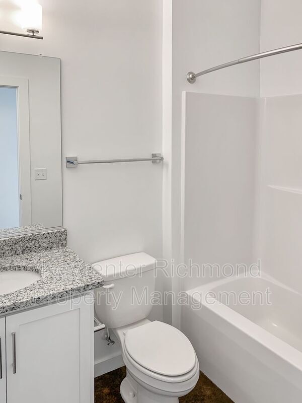 Building Photo - 116 W 12th St E