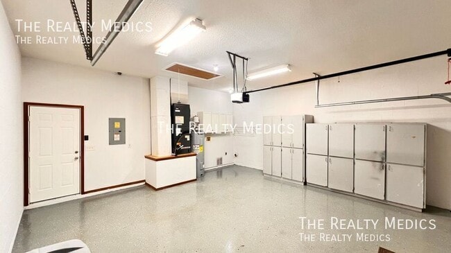 Building Photo - 2372 Sunnyview Dr