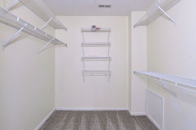 Building Photo - Convenient Coventry Home