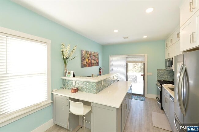 Building Photo - 117 Lake St