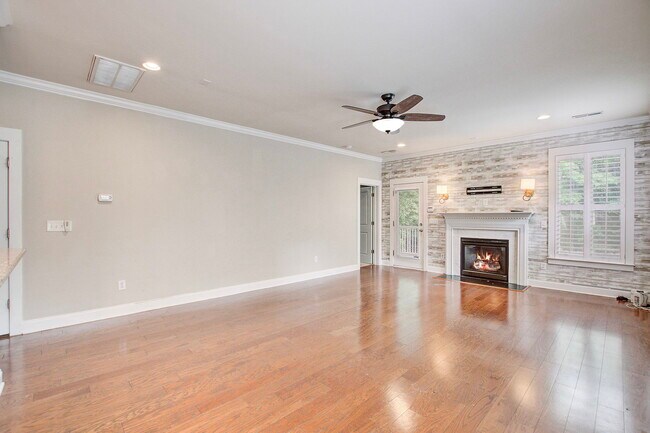 Building Photo - 1811 Luna Ct