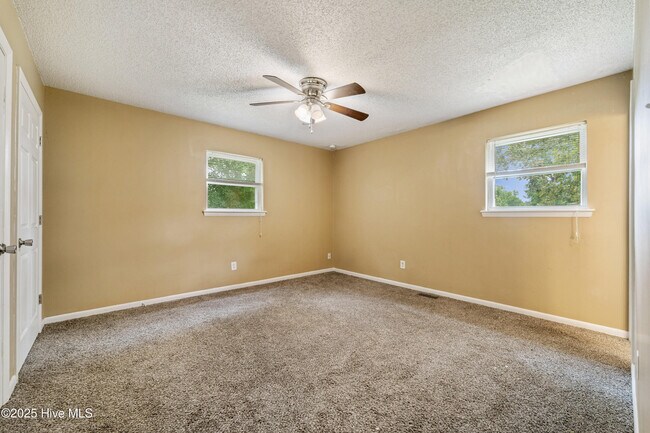 Building Photo - 121 Lance Ct
