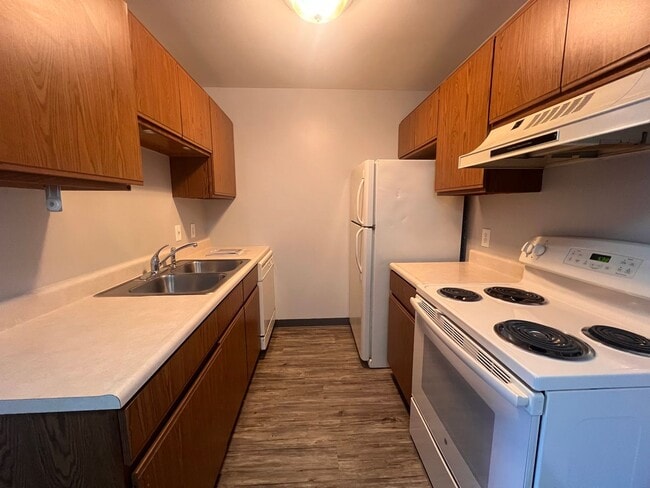 Building Photo - Spacious 1-Bedroom Apartment - Main Floor!