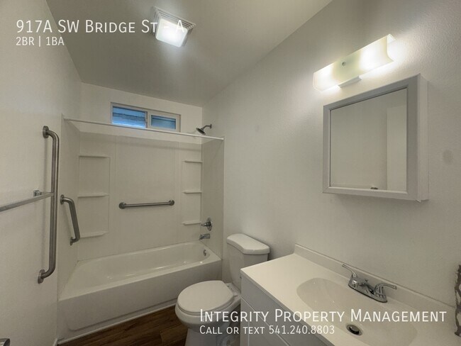 Building Photo - 917 SW Bridge St