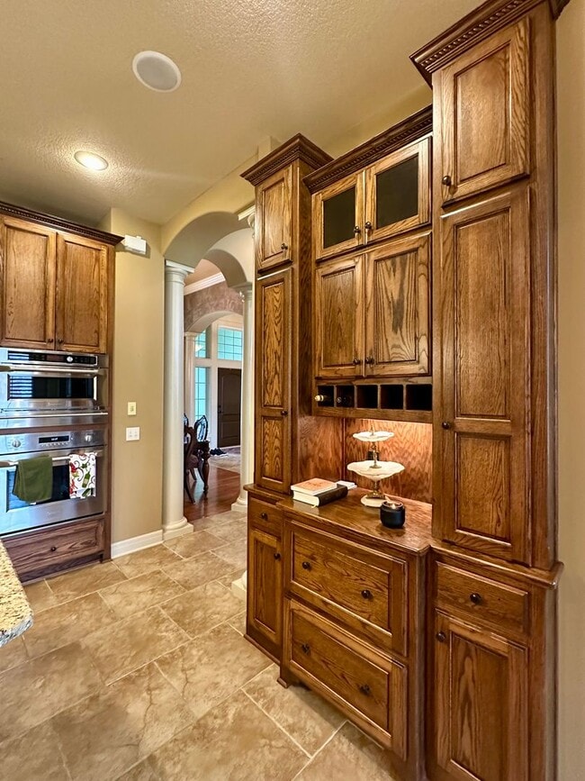 Building Photo - {9003} Wilshire Farms Reverse 1.5 Story Ho...
