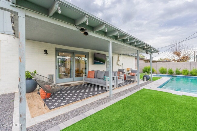 Building Photo - 8725 E Palo Verde Dr