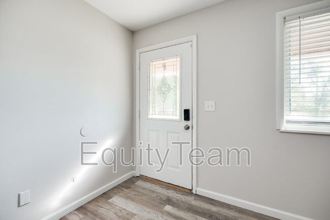 Building Photo - 9609 Helmsley Way