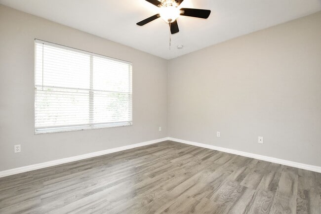 Building Photo - 610 SW 11th Ln