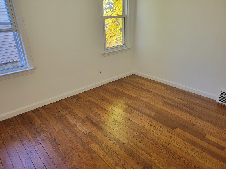 back bedroom - 711 N Blair Ave