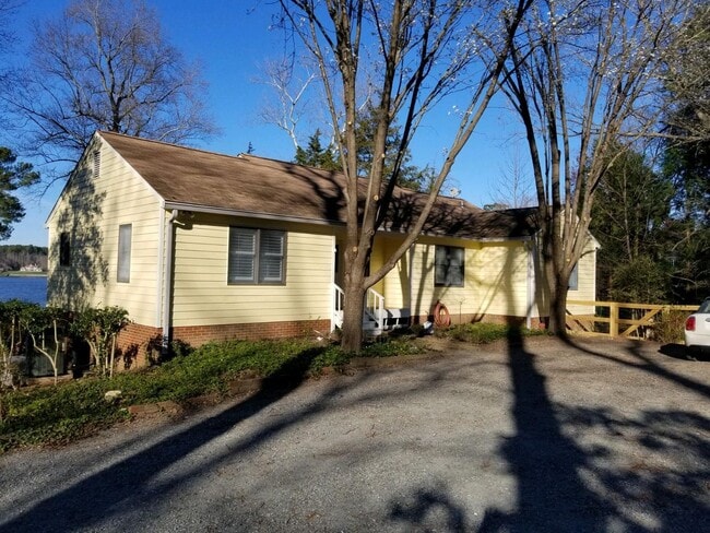 Building Photo - Email Linda@vacosold.com  or Call Office 8...
