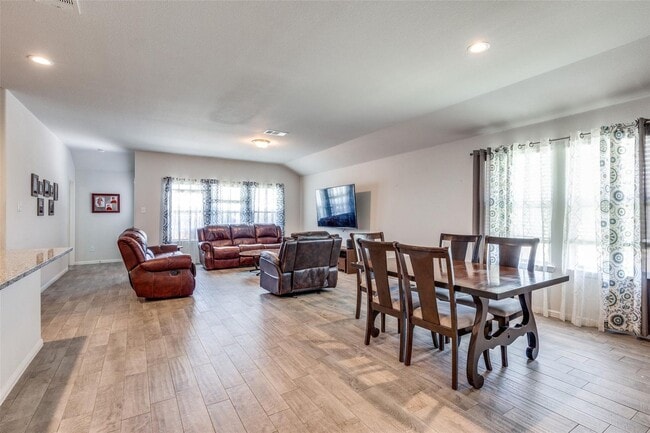 Building Photo - 5 Bedrooms, Corner Lot, Total Showstopper!