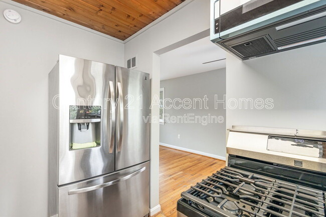 Building Photo - 2034 Arlington Terrace