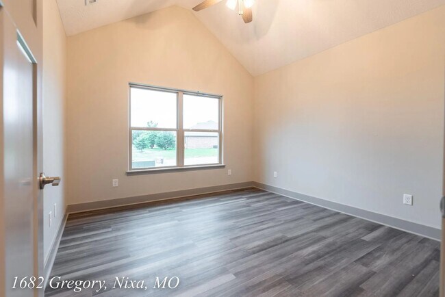 Building Photo - 1682 N Gregory Dr