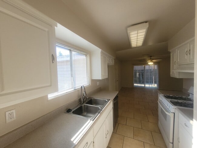 Building Photo - Citrus Heights 3 bedroom
