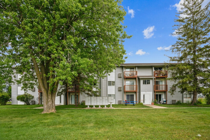 Primary Photo - Lincoln Manor Apartments