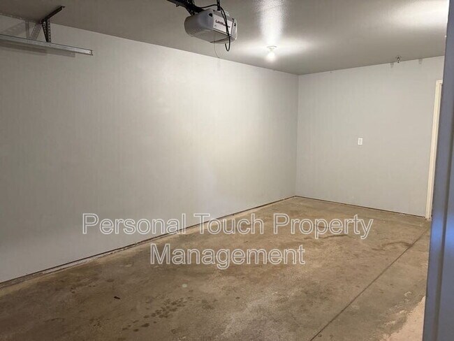 Building Photo - 808 7th Ave S