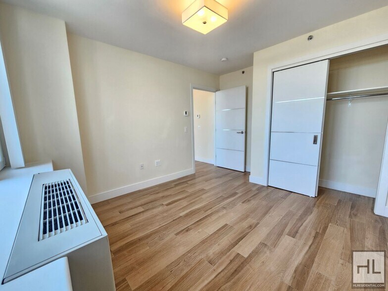 Building Photo - Northern Boulevard