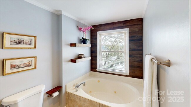 Building Photo - 9816 Emerald Point Dr