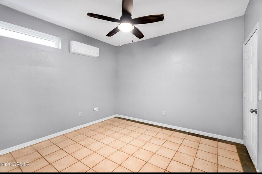 Building Photo - 15482 S Sequoia Cir