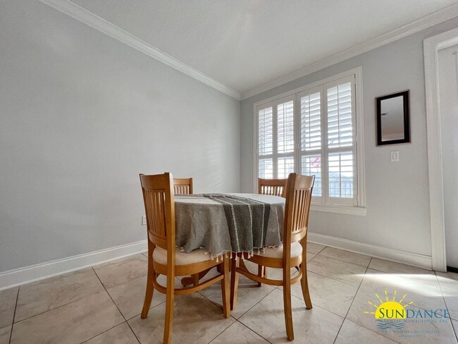 Building Photo - Beautiful Partially Furnished Condo in Downtown Fort Walton Beach!