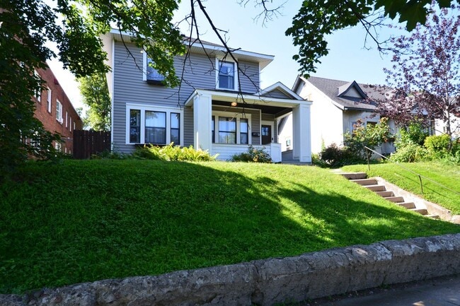 Building Photo - Beautiful 4-Bedroom 2-Bathroom Home Available Now!