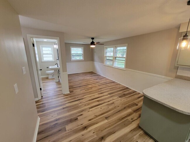Building Photo - 7721 Diane Dr