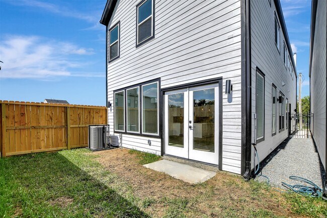 Building Photo - 3626 Amos St