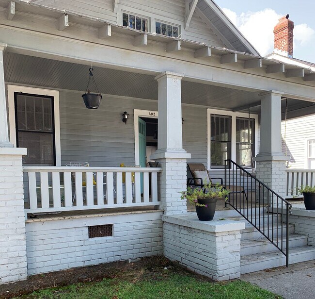 Building Photo - 402 Student St