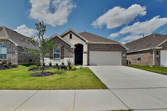 Building Photo - Brand-New Luxury Living in a Prime Fort Worth Location!