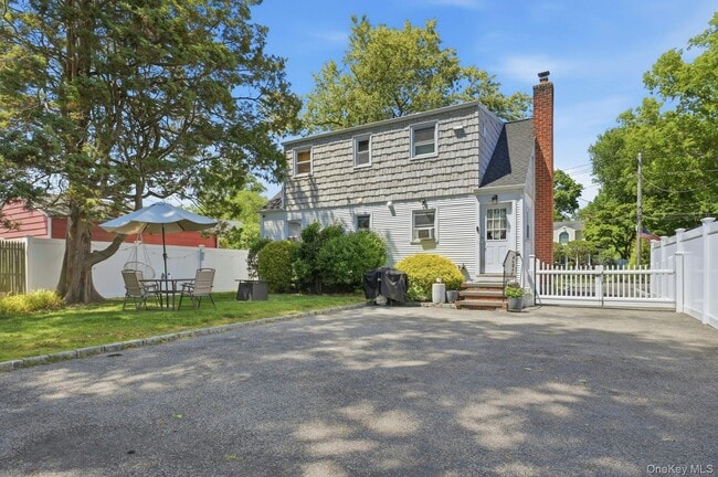 Building Photo - 135 Woolsey Ave