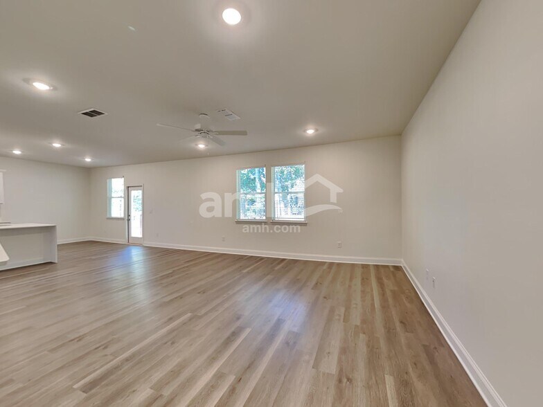 Building Photo - 850 Jubilation St